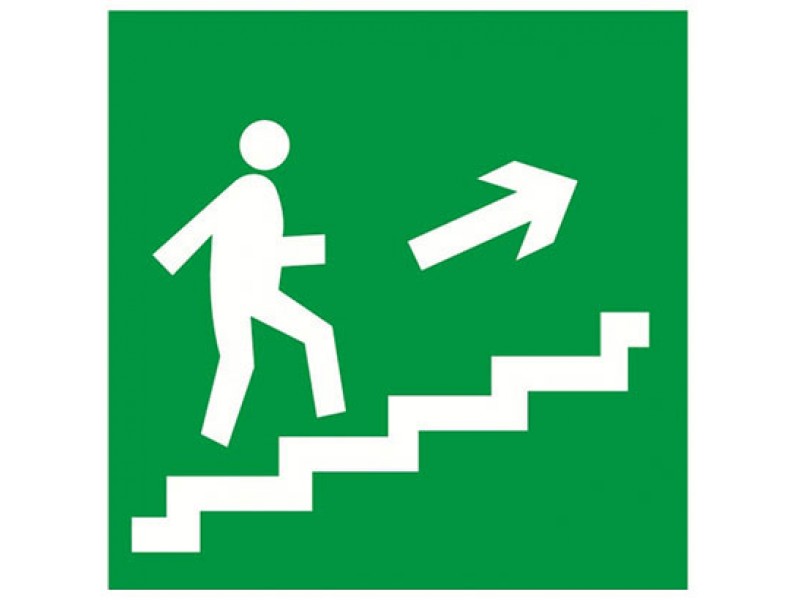Знак безопасности Напрямок до евакуаційного виходу по сходах вгору праворуч
