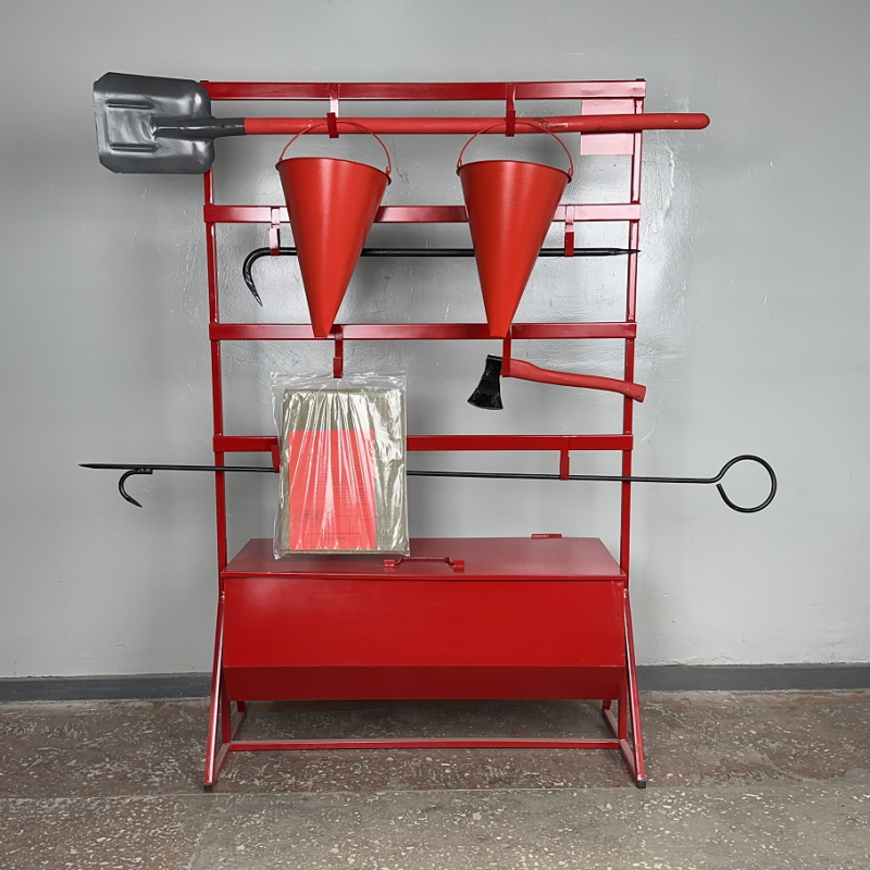 Стенд пожарный открытого типа с перекидным ящиком для песка 0,12м.куб. с инструментом