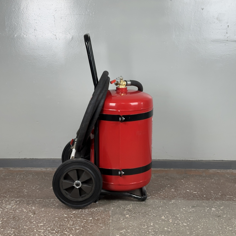 Вогнегасник ВП-50 порошковий пересувний