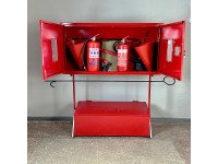 Стенд пожарный закрытого типа со стационарным ящиком для песка (0,12куб) с огнетушителями и инструментом